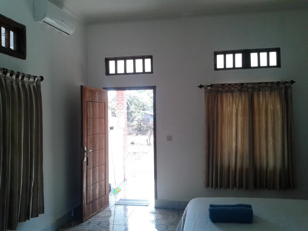 Putri Homestay غيلي مينو الغرفة الصورة