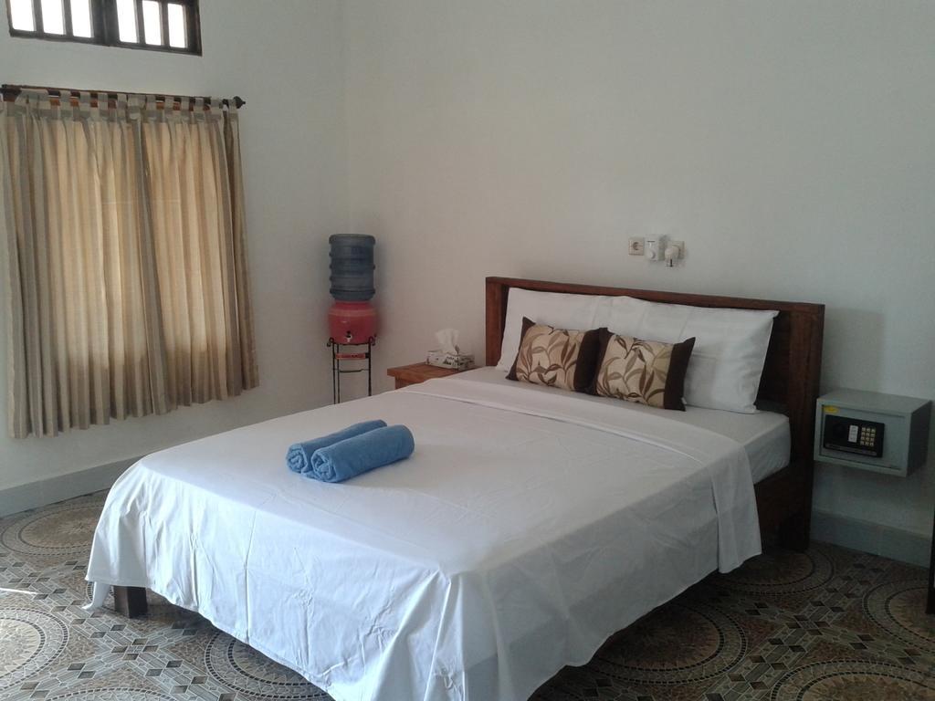 Putri Homestay غيلي مينو الغرفة الصورة